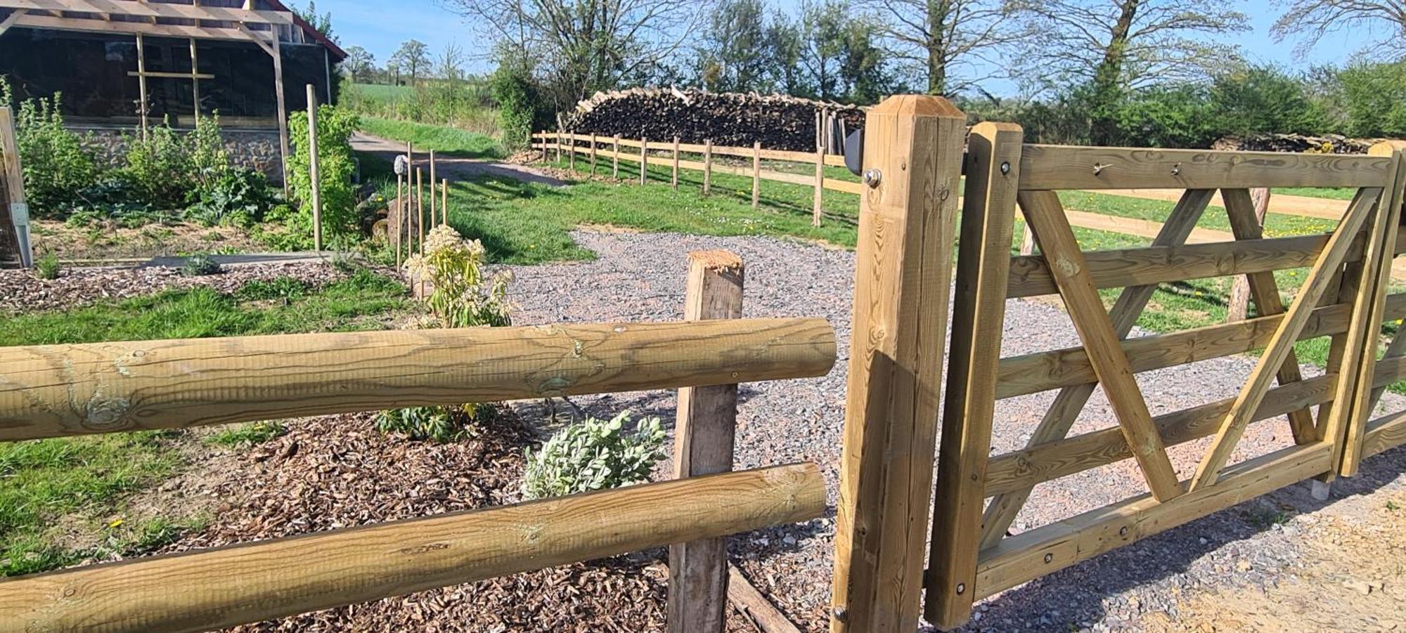 Roulotte A La Ferme Buissonniere La Lande-de-Louge Exterior foto