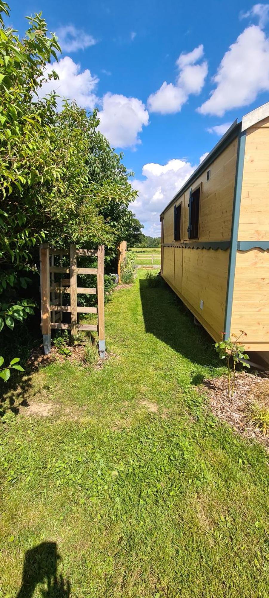 Roulotte A La Ferme Buissonniere La Lande-de-Louge Exterior foto